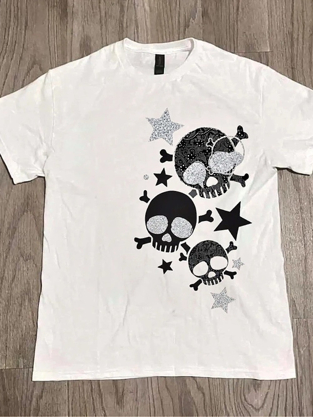 Gildan Skull Graphic Short Sleeve Tee in White